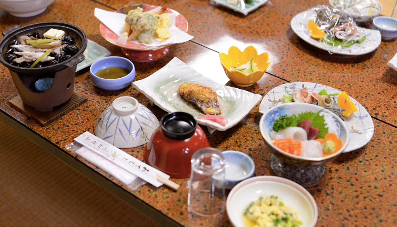 新鮮な旬の食材を使った手作り料理の画像01